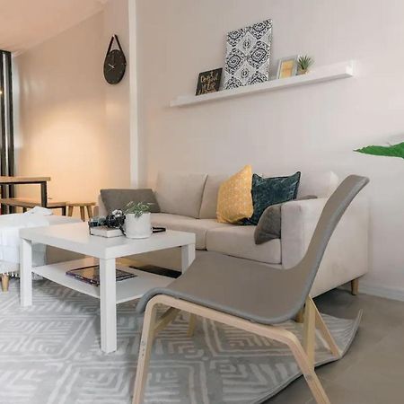 Two Bedroom Residential Home With Own Parking Angeles Esterno foto