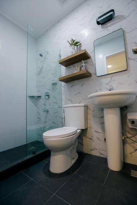 Two Bedroom Residential Home With Own Parking Angeles Esterno foto