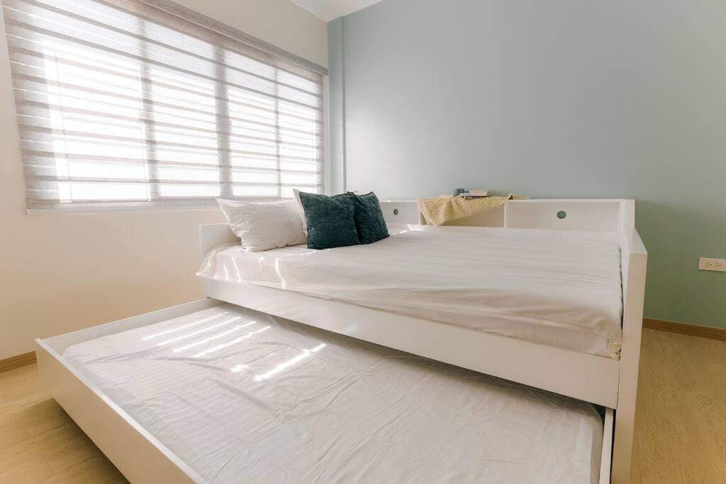 Two Bedroom Residential Home With Own Parking Angeles Esterno foto