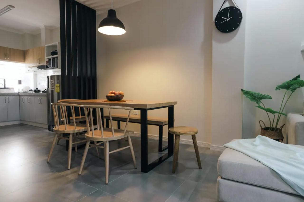Two Bedroom Residential Home With Own Parking Angeles Esterno foto