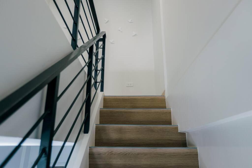 Two Bedroom Residential Home With Own Parking Angeles Esterno foto