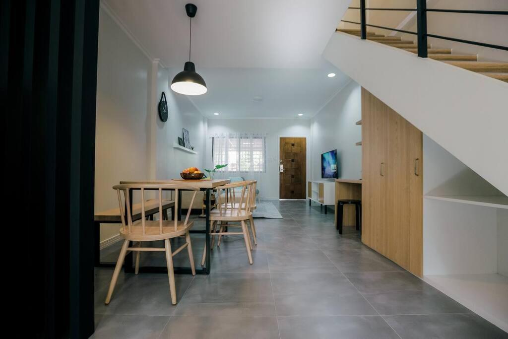 Two Bedroom Residential Home With Own Parking Angeles Esterno foto