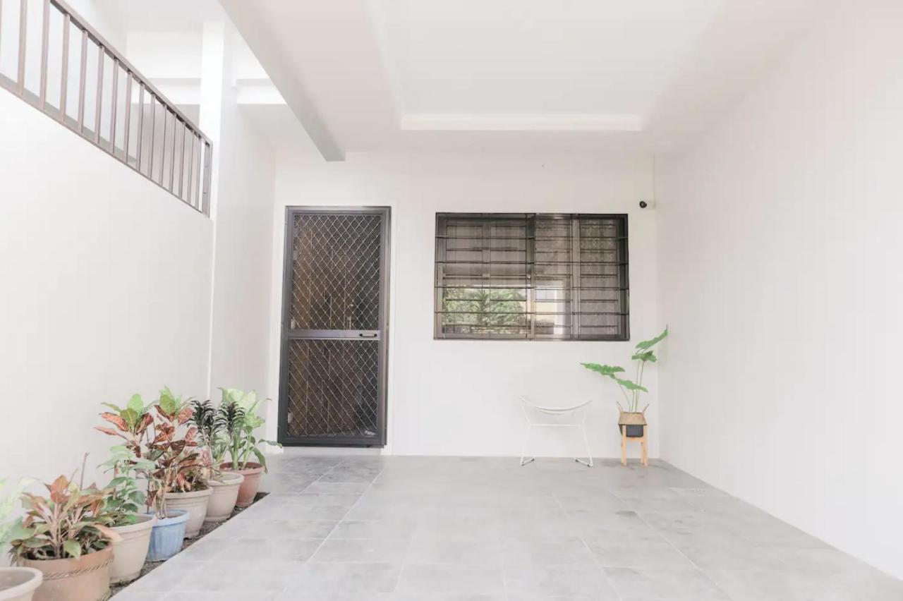 Two Bedroom Residential Home With Own Parking Angeles Esterno foto