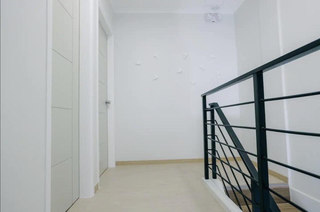 Two Bedroom Residential Home With Own Parking Angeles Esterno foto
